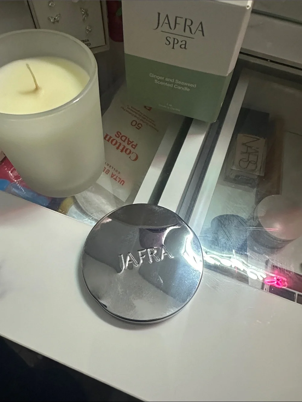 JAFRA Spa Ginger & Seaweed Scented Candle - White and Silver